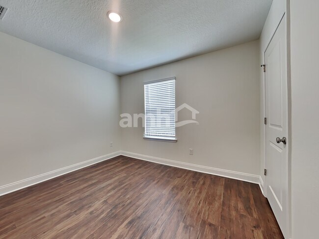 Building Photo - 311 Banyan Frst Dr