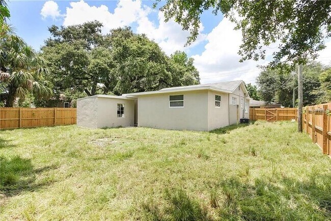 Building Photo - 1015 E 24th Ave