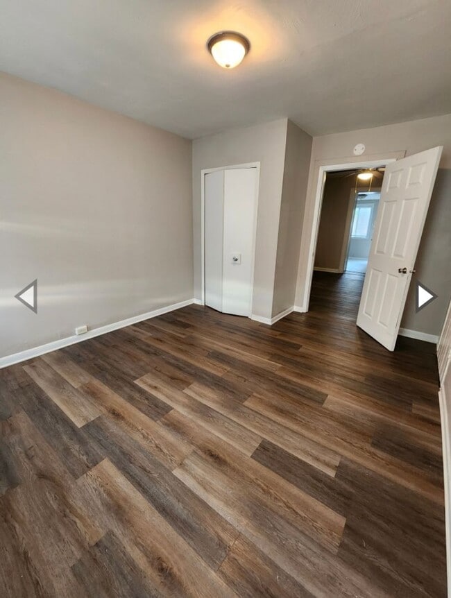 Building Photo - 909 W Adams St