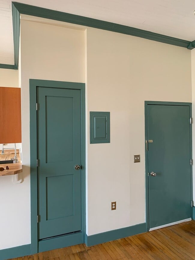 Building Photo - White Sulphur, LLC 171