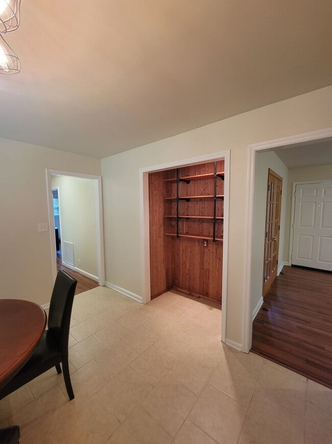 Building Photo - 3 Bedroom 2 Bathroom Home with One Car Attached Garage in Valley Park Homes Subdivision