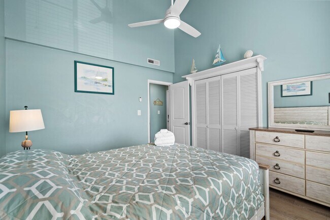 Building Photo - Fully Furnished W/ All Utilities Included! Seasonal Rental available 9/1/25-3/31/26