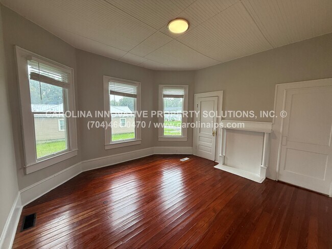 Building Photo - 363 Ebenezer Ave