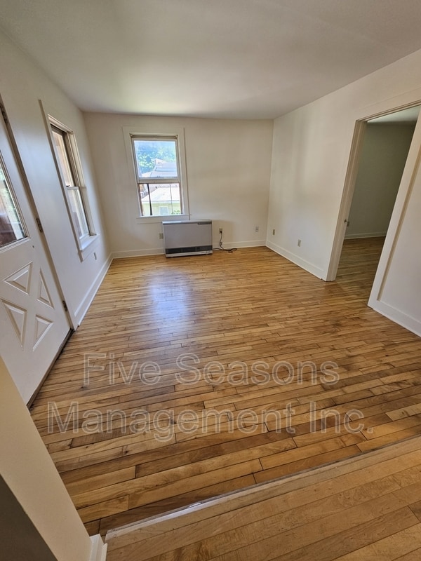 Building Photo - 49 Intervale Ave