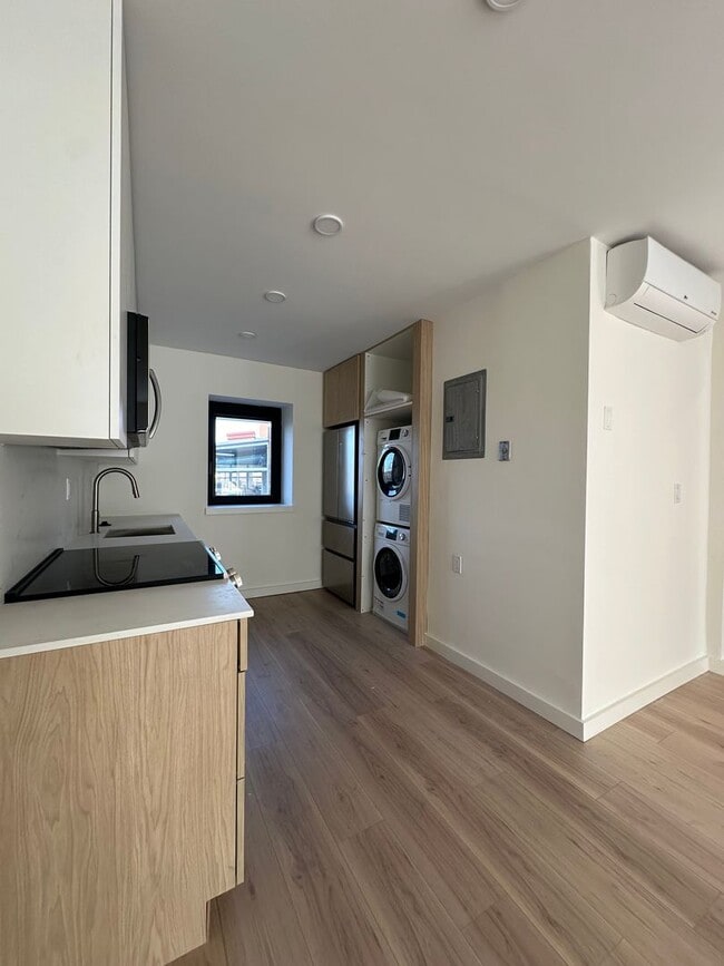 Building Photo - Must see 2 bed in Mission Hill... Don't miss out...