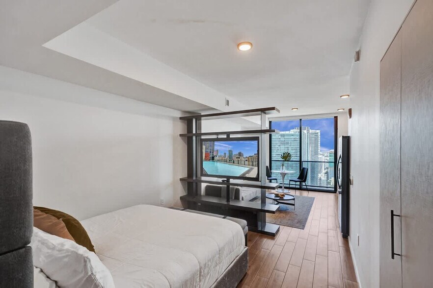 Building Photo - 398 NE 5th St