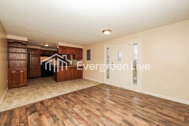 Building Photo - 6660 Celestine St