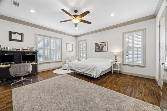 Building Photo - 1521 Oakdale St