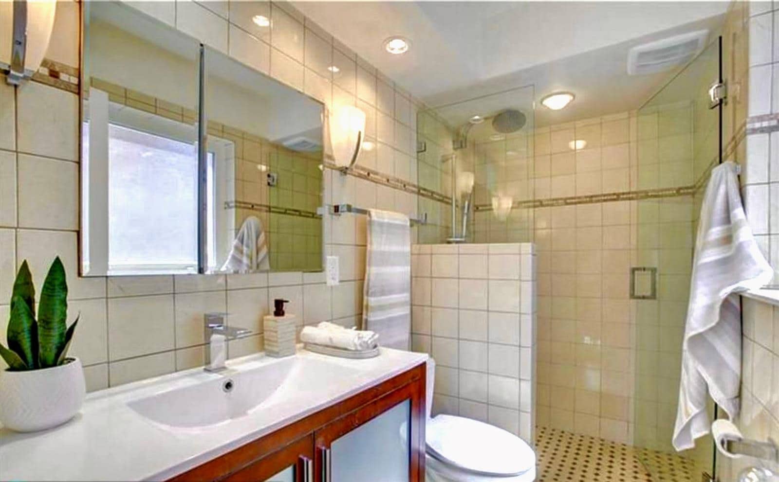 Building Photo - 1473 NE 53rd Ct