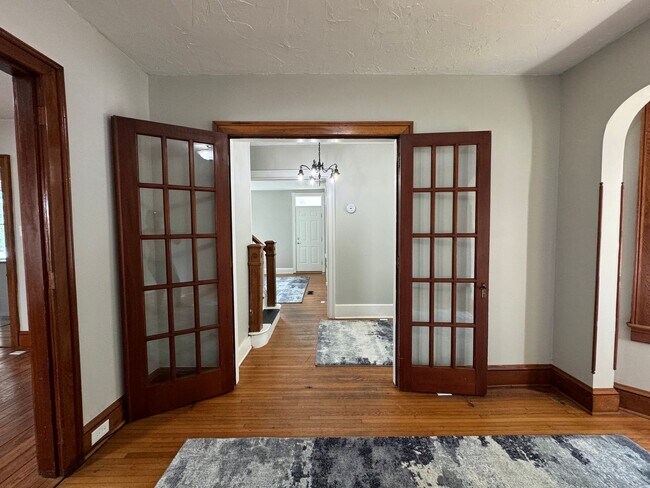 Building Photo - Beautifully Renovated 3 Bedroom Home in York