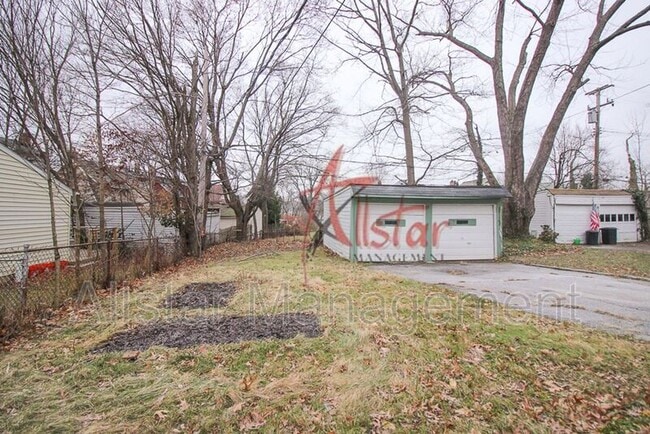 Building Photo - 3801 Woodridge Rd