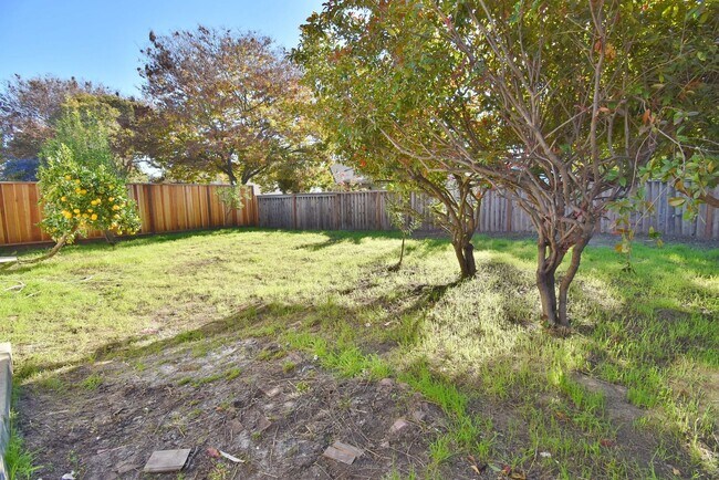 Building Photo - COMING SOON | $4,090 / 4 BR - GORGEOUS REMODELED PARKMONT HOME IN CENTRAL FREMONT