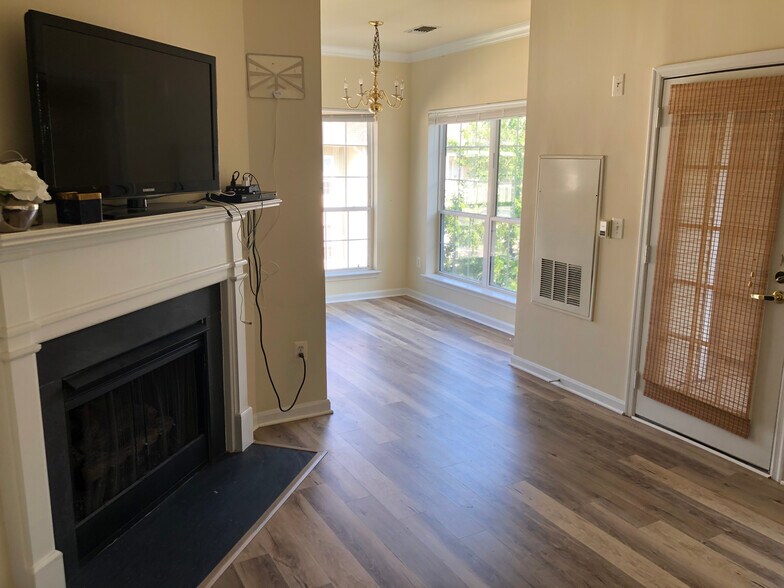 Building Photo - 4561 Strutfield Ln
