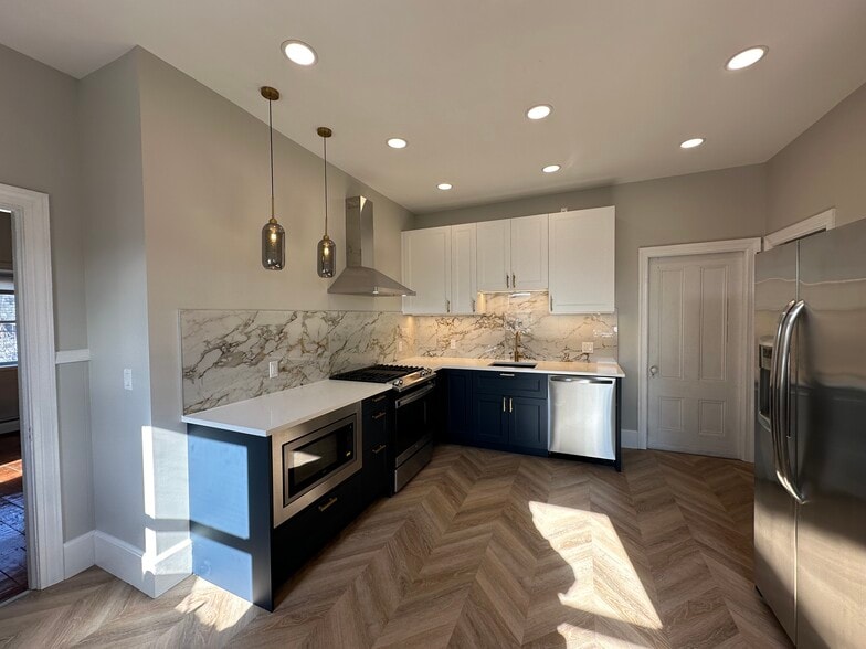 Building Photo - 124 Vinton St, 3