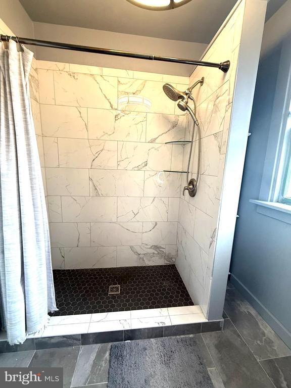 Building Photo - 295 E Main St