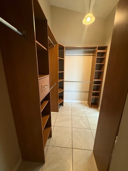 Building Photo - 453 Island View Cir