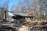 Building Photo - Secluded 4 bedroom Rambler!
