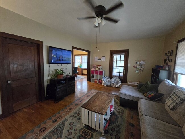 Building Photo - 3 Bedroom with garage and basement