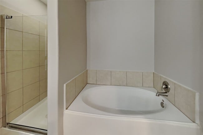 Building Photo - 16716 Foursquare Dr