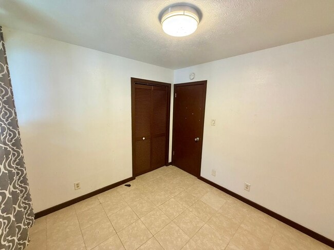 Building Photo - 3 Bedroom / 1 Bathroom Home Available in W...