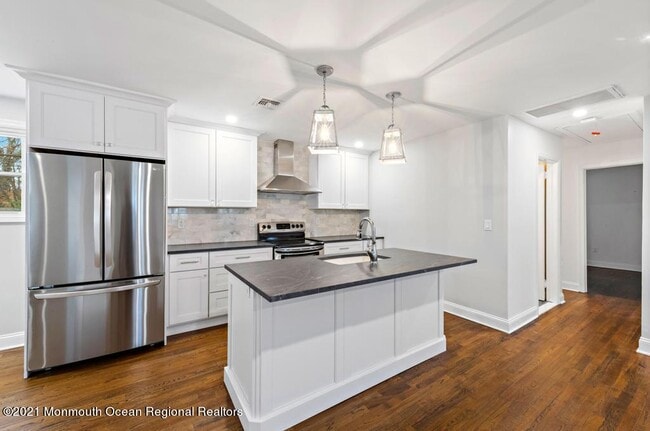 Building Photo - 495 Branch Ave