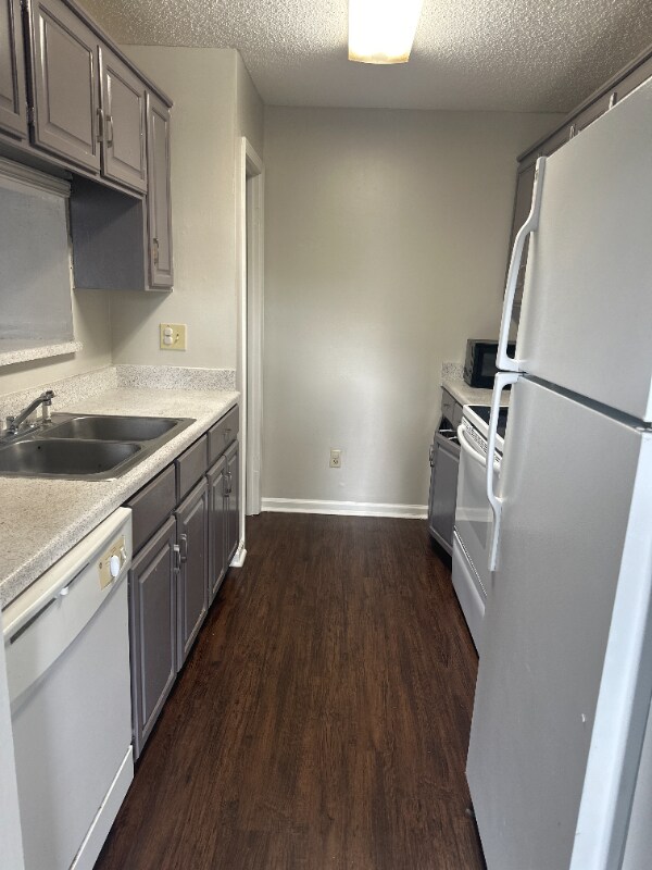 Building Photo - 622 4th St NE