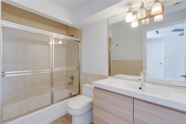 Building Photo - 525 Ridgewood Rd