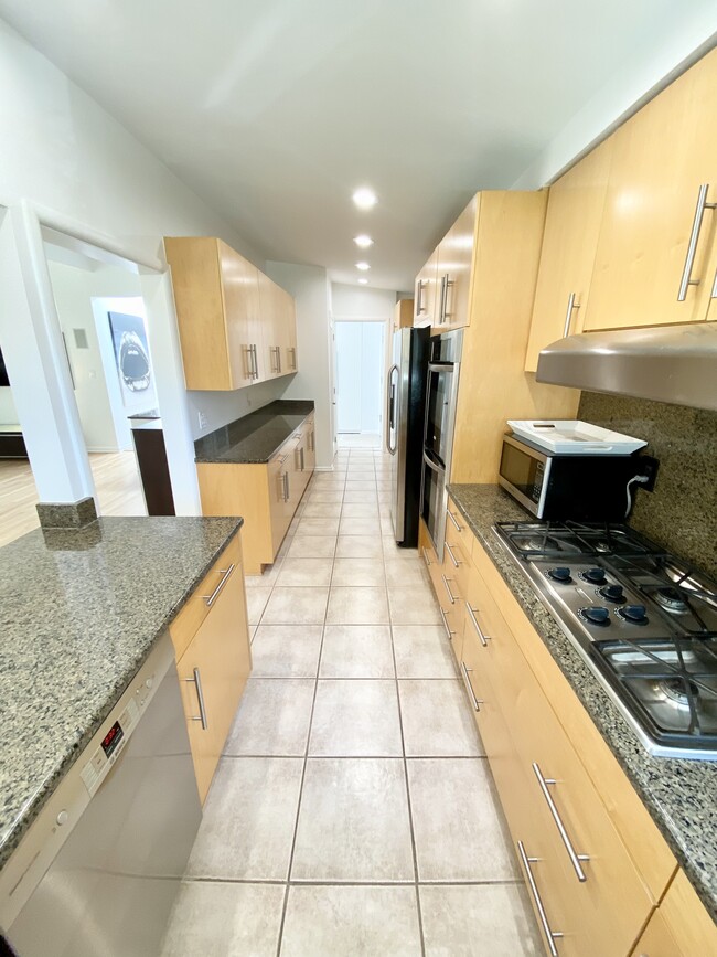 Building Photo - 921 Arden Ln