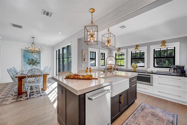 Building Photo - 450 N Swinton Ave