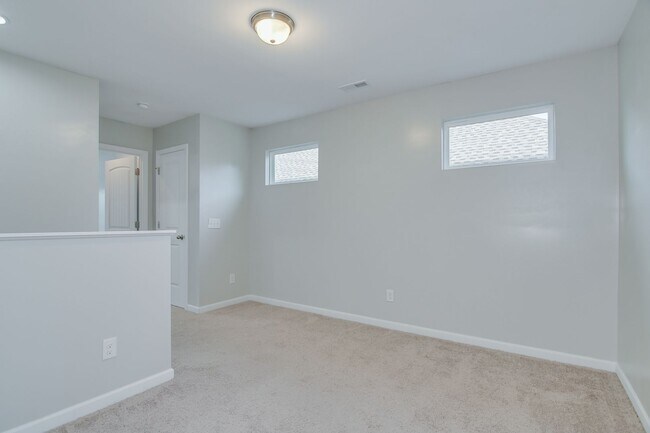 Building Photo - 3 Bedroom 2.5 Bath in Grovetown!