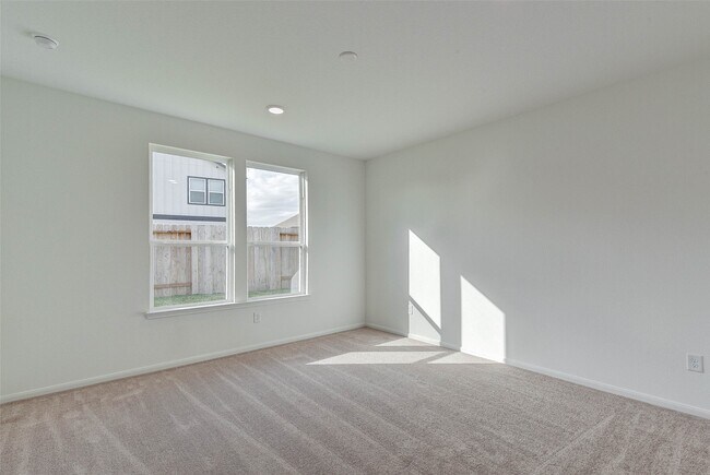 Building Photo - 25821 Hedgerow Dr
