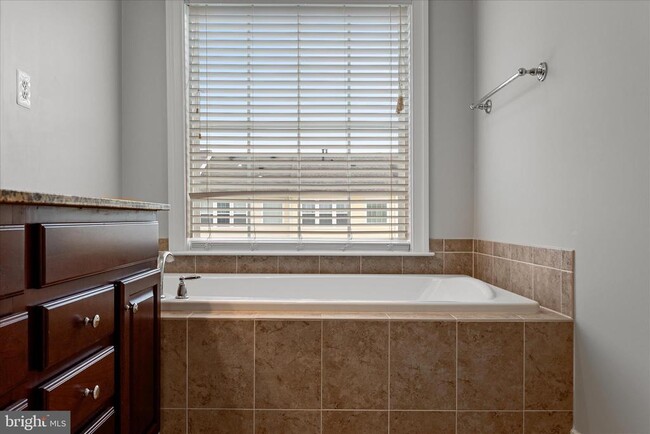 Building Photo - 507 Flameflower Terrace SE