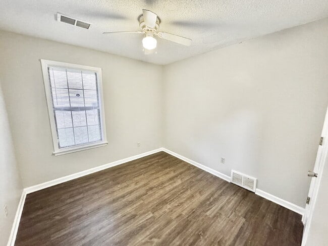 Building Photo - 7359 Peppermill Ln