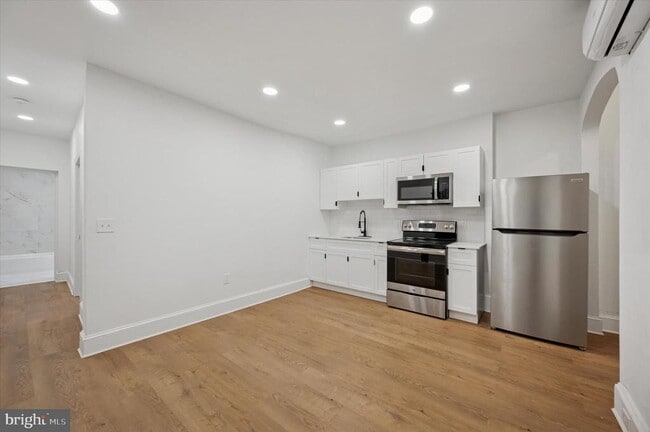 Building Photo - 1217 N 28th St