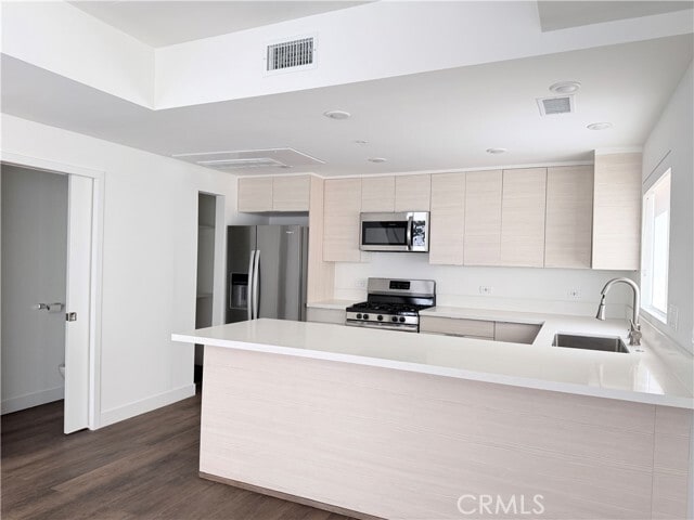 Building Photo - 1245 N New Hampshire Ave