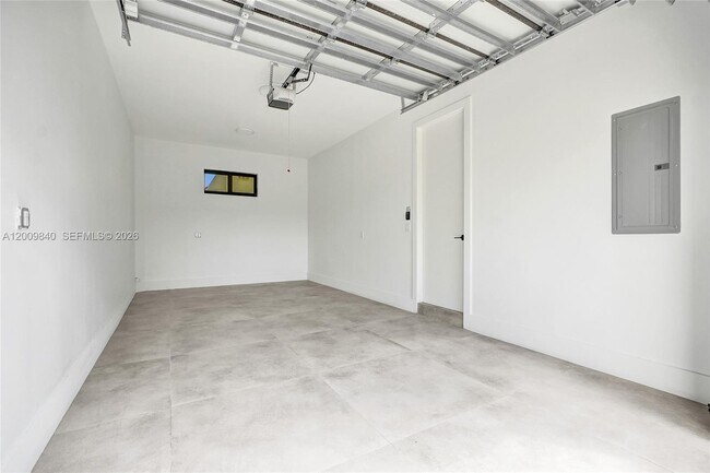 Building Photo - 2411 SW 16th Ter