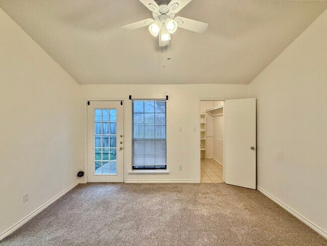 Building Photo - Available Now! 2 Bedroom 2 BathTownhome!