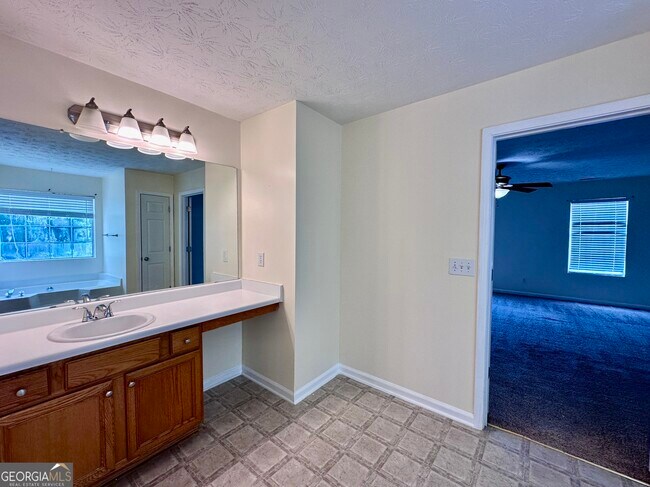 Building Photo - 3713 Crescent Hill Ln