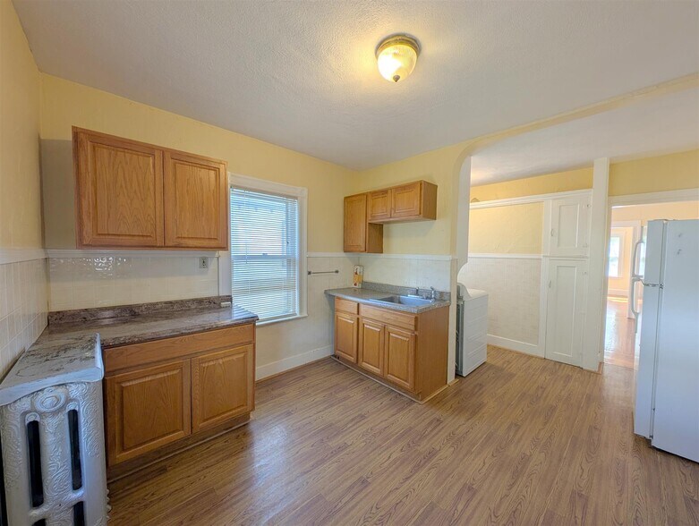 Building Photo - 58 Monument St