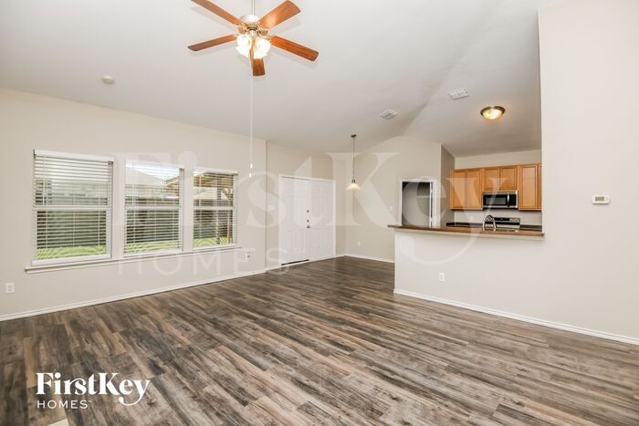Building Photo - 711 Jennie Marie Cir