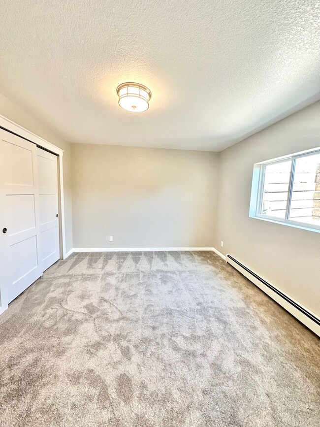 Building Photo - Move In Ready fully remodeled home for ren...