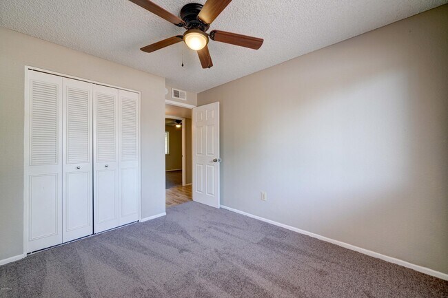 Building Photo - 5945 S Palm Dr