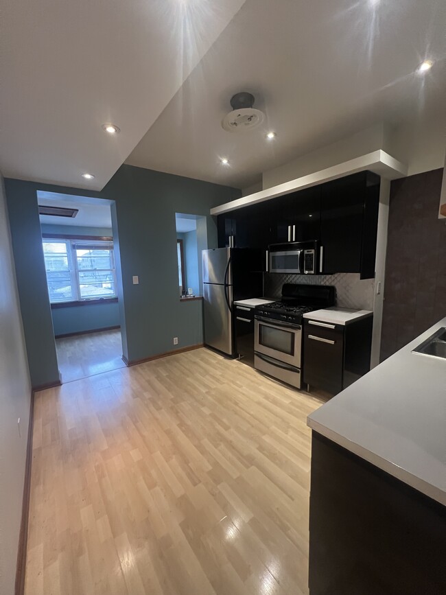 Kitchen Area - 2916 W Diversey Ave