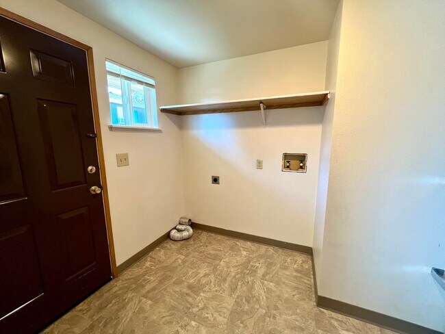 Building Photo - d1317