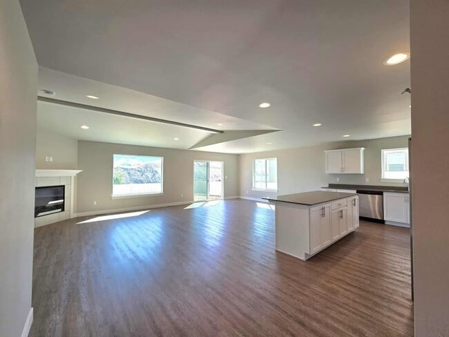 Building Photo - New Construction Three Bedroom Two Bath Ra...