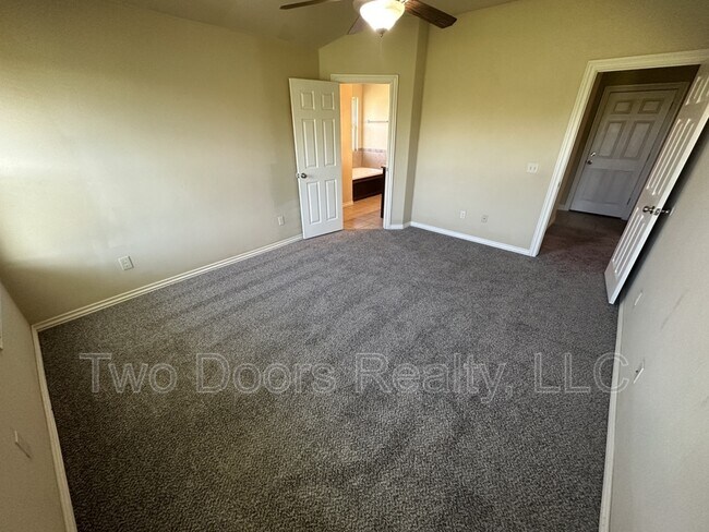 Building Photo - 8113 Waters Edge Way