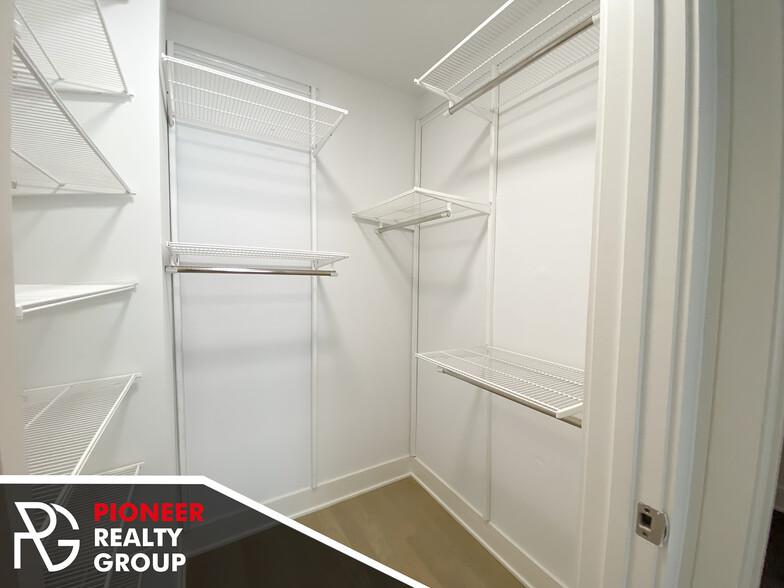 Building Photo - 932 W Grace St