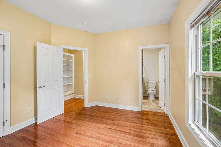Building Photo - 166 Mount Royal Dr