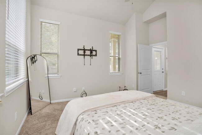 Building Photo - 28100 Rocky Heights Dr