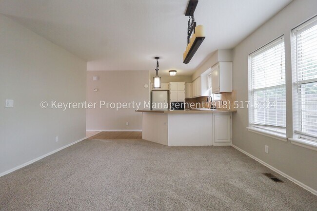 Building Photo - 3 Bed | 2.5 Bath in Jenks!